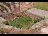 03234 ostia - regio i - insula xii - caseggiato dei triclini (i,xii,1) - hof - nordwestecke - 06-2024.jpg